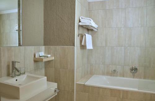 Francistown Hotel | Cresta Marang Gardens Hotel