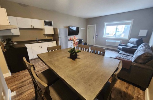 Creston Hotel | Creston Hotel