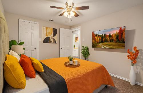 Wylie House | Crew-friendly 1-level Huge Yard Big Parking