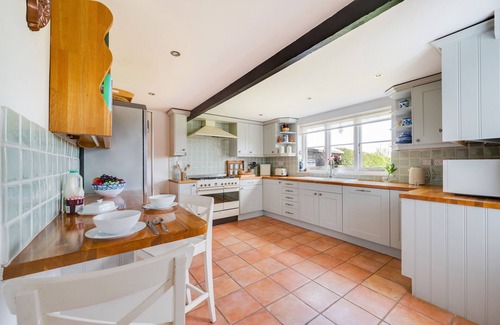Robertsbridge House | Cricket Cottage - Three Bedroom House, Sleeps 7