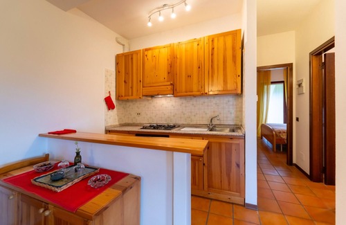 Civenna Apartment | Crimson Apartment by Wonderful Italy