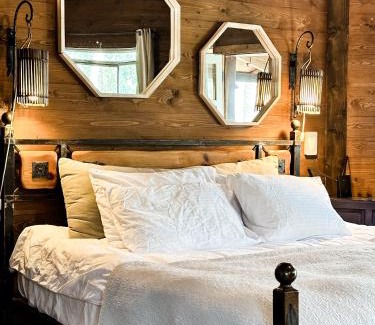 Ramot Cabin | Crimson View