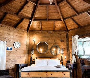 Ramot Cabin | Crimson View