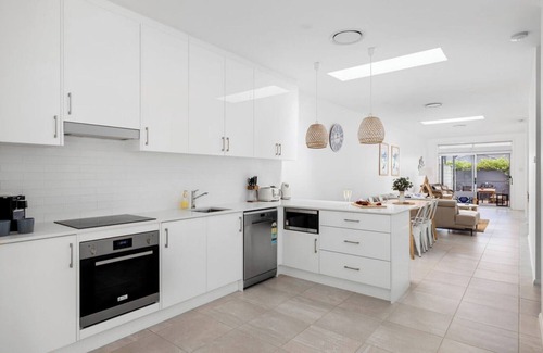 Fingal Bay House | Crisp Stylish Family Villa, near Beach Pets also welcome! Free Wifi+Netflix