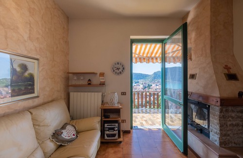 Sarnico Apartment | Cristy - One Bedroom Apartment, Sleeps 2