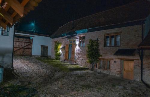 Crit House | Critz Cross