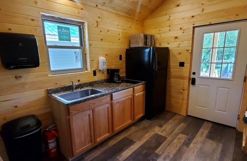 Gaines Cabin | Crooked Creek Cabin 5 - Cabin Five: Cozy hideaway, Pine Creek access, perfect for outdoor enthusiasts exploring the PA Wilds.