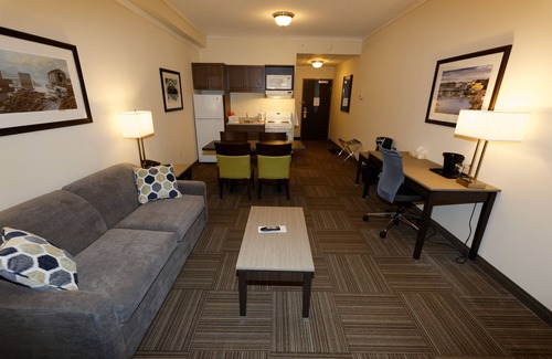Paradise Hotel | Crossroads Inn & Suites