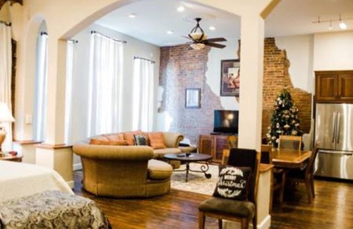 Carthage House | Crossroads Loft & Studio Apt: Steps from Rt. 66 & Beautiful Carthage Square