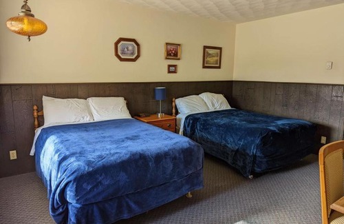 Montello Hotel | Crossroads motel & cabins