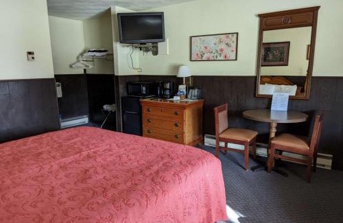 Montello Hotel | Crossroads motel & cabins