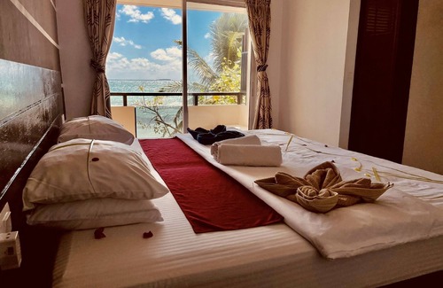 Dhiffushi Hotel | Crown Beach Hotel Maldives