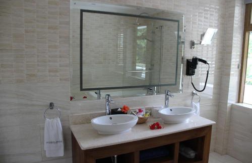 Pointe Au Sel Hotel | Crown Beach Hotel Seychelles