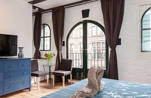 Burgwallen Nieuwe Zijde House | Crown Guesthouse Amsterdam