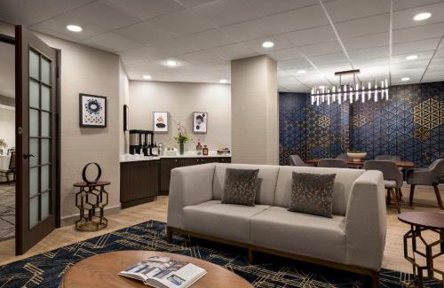 Edison Hotel | Crowne Plaza Edison by IHG