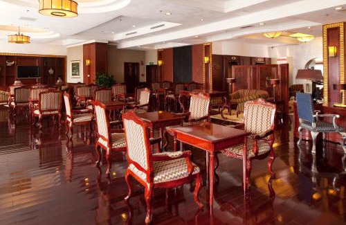 Luohu Hotel | Crowne Plaza Hotel & Suites Landmark Shenzhen by IHG - Nearby Luohu Border, Indoor heated swimming pool, Complimentary Welcome Drink