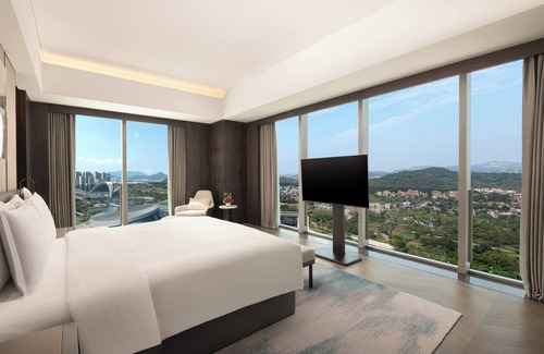 Pengjiang Hotel | Crowne Plaza Jiangmen Binjiang by IHG