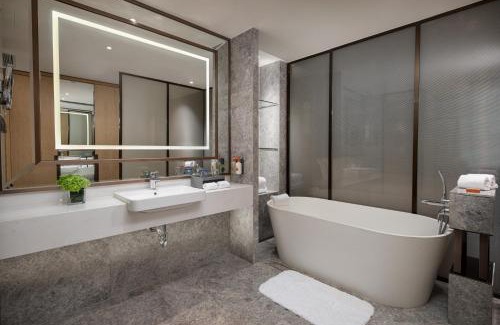 Downtown Shanghai Hotel | Crowne Plaza Shanghai Nanjing Road by IHG