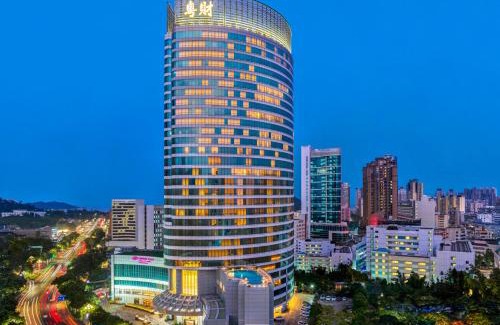 Zhuhai Jida Hotel | Crowne Plaza Zhuhai City Center by IHG - offers free one-way shuttle to Chimelong Ocean Kingdom