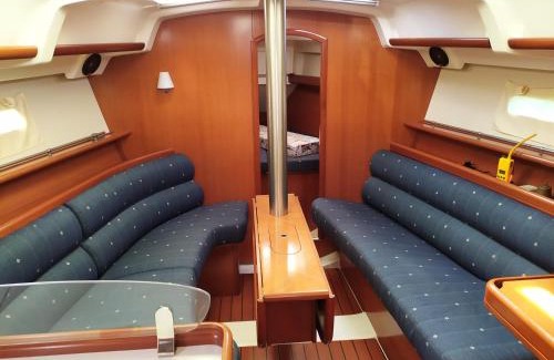 Badalona Boat Rental | Cruising Boat for up to 6 people in MASNOU