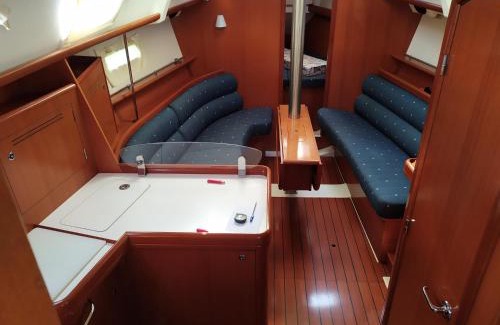 Badalona Boat Rental | Cruising Boat for up to 6 people in MASNOU