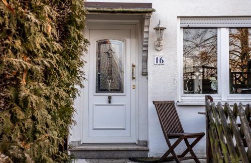 Ost House | cruwzo I Holiday Home with Balcony, Garden and Terrace