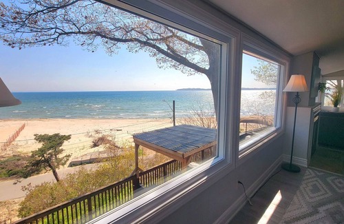 Ontario House | Crystal Beach Waterfront Cottage - Sunset Views!