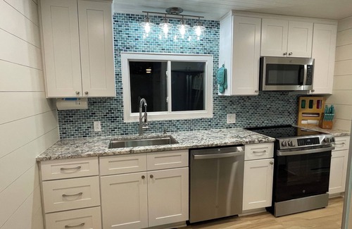 Moscow House | Crystal Blue Oasis-Lakefront,Family & Pet Friendly