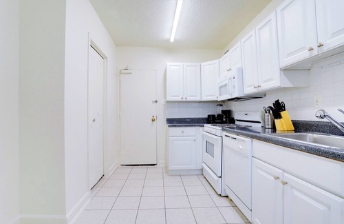 Aurora Highlands Apartment | Crystal City Comfortable Apartments