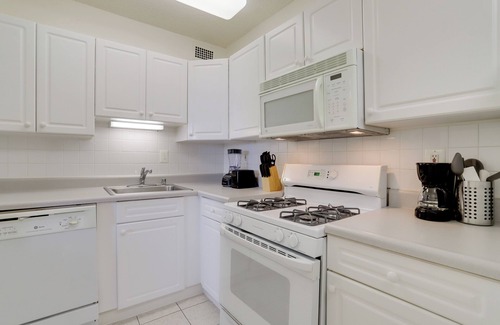 Aurora Highlands Apartment | Crystal City Comfortable Apartments