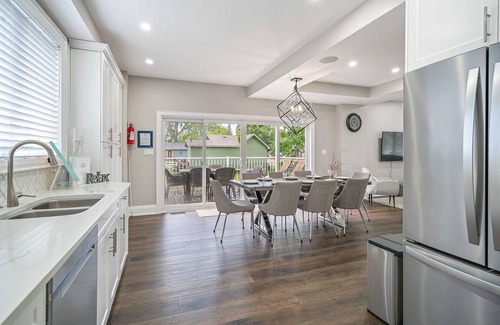 Crystal Beach Cottage | Crystal Clear Cottage - A True Gem! - Sleeps 8, Air Conditioning, Hot Tub