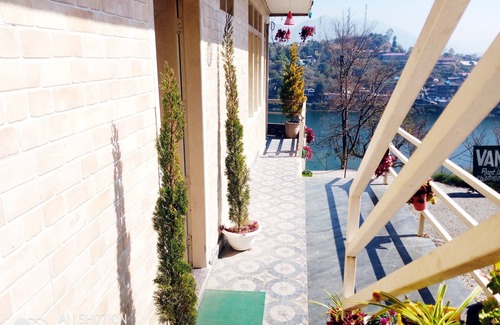 Bhimtal House | Crystal LakeView Homestay