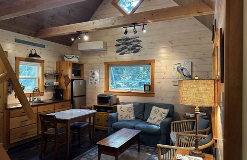 Bristol Cottage | Ctg #1, Pets Stay Free! 3 Modern Cottages w/Heat & AC, 1st Flr King/Standup Loft