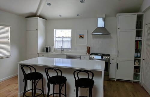 Carlson Park House | Culver City Luxury Duplex Unit 2 blks to Downtown, Sony Pictures Entertainment