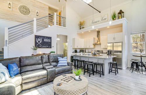 Sloans Valley House | Cumberland Lake Retreat Furnished Deck and Grill!