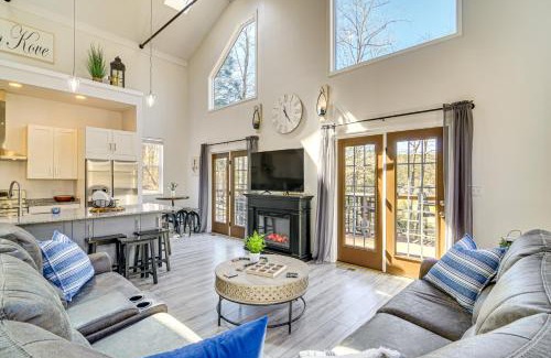 Sloans Valley House | Cumberland Lake Retreat Furnished Deck and Grill!