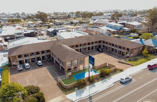 Cessnock Hotel | Cumberland Motor Inn