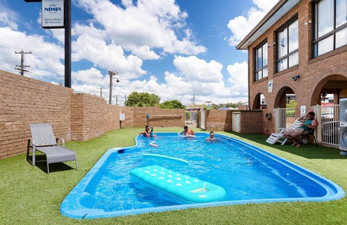 Cessnock Hotel | Cumberland Motor Inn
