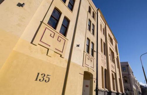 Dunedin City Centre Apartment | Cumberland Street deluxe apartment No2