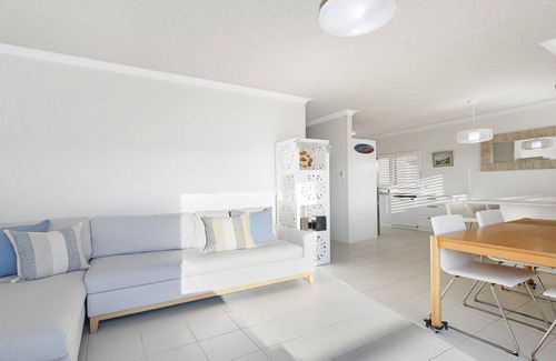 Terrigal Apartment | CUMBERNAULD #20 | Walk to beach, WIFI | Accom Holidays