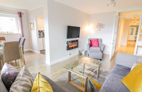 Largs Cottage | CUMBRAE VIEW, family friendly, country holiday cottage in Largs