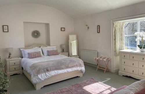 Nailsworth House | Cupcake Cottage: Quintessential Cotswold Cottage