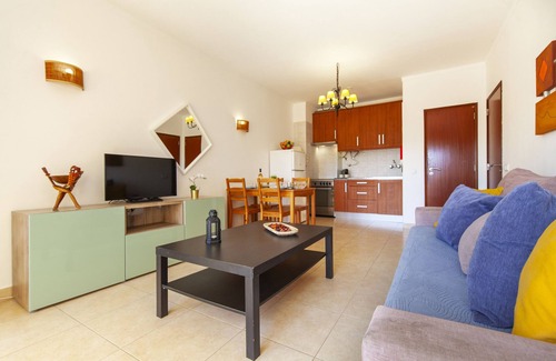 Praia da Rocha Apartment | Curaçao Apt on Praia da Rocha w/Pool Access