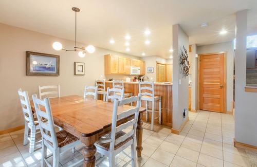 Shorepine Village House | Curious Sea Cow #161-Easy walk to beach, perfect cottage, everything you need! Dog OK.