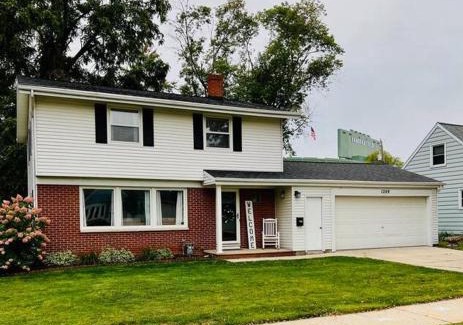 Green Bay House | Curly's Quarters (4 Bedroom Home) w/Lambeau view