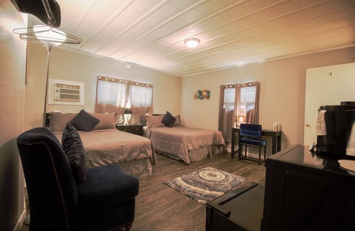 Van Buren Hotel | Current River Inn