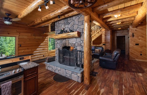 Twin Mountain Cabin | Custom Built Log Cabin Twin Mountain Bretton Woods Cannon Franconia 3 King beds