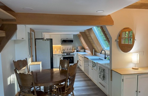 Marcola Cabin | Custom cabin overlooking the McKenzie River. River access, hot tub, and solitude