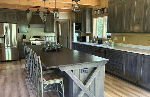 Salem Cabin | Custom cabin retreat with trails and hot tub. Exceptional reviews!