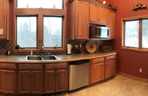 Ludlow House | Custom Luxury Home w/Hot Tub on Okemo Mtn/Family/Group Friendly/Shuttle Bus